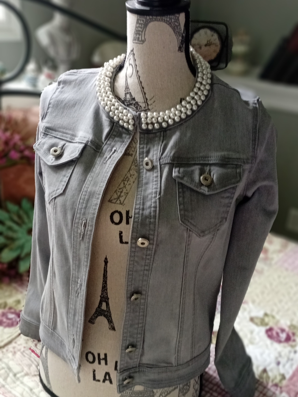 Women's Gray Pearl-Collar Denim Jacket